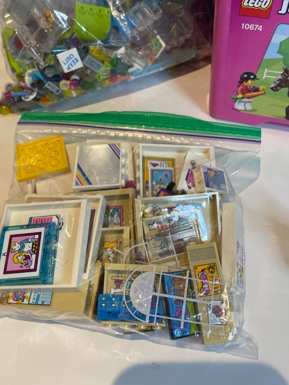 Lego friends 🧱bundle in Pink Brick Storage case - Picture 8 of 13